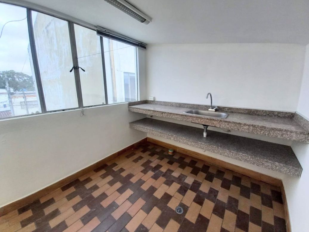 Casa de 10 alcobas en arriendo en Normandía, Bogotá, 270 m² · foto 16 de 16