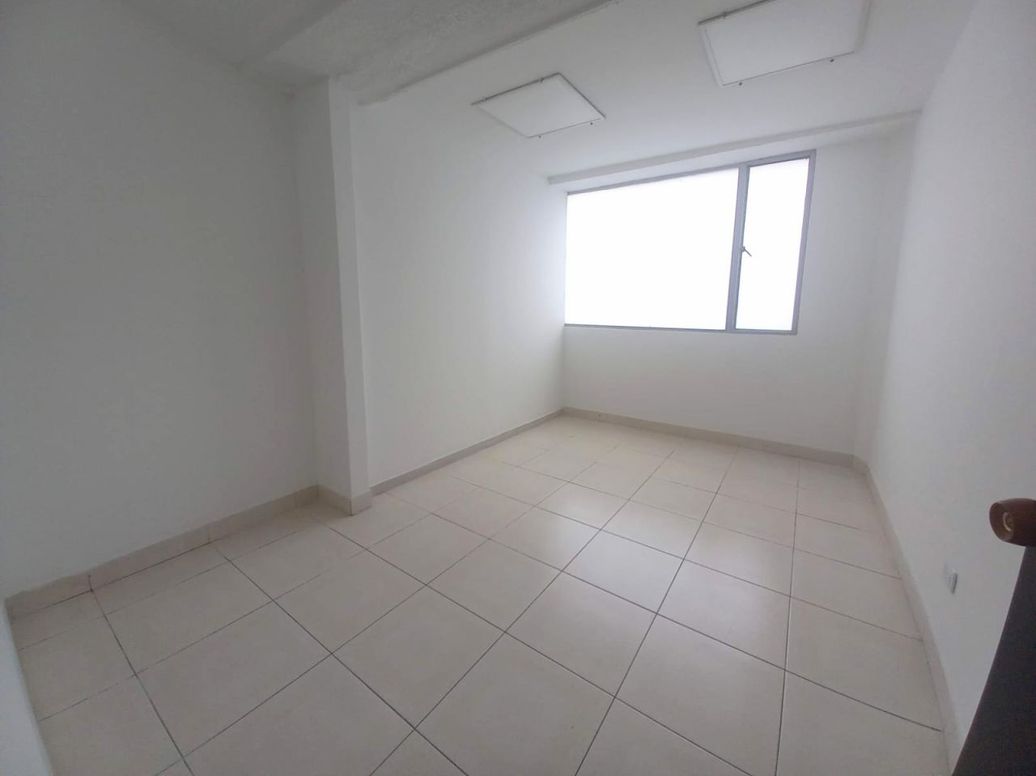 Casa de 10 alcobas en arriendo en Normandía, Bogotá, 270 m² · foto 7 de 16