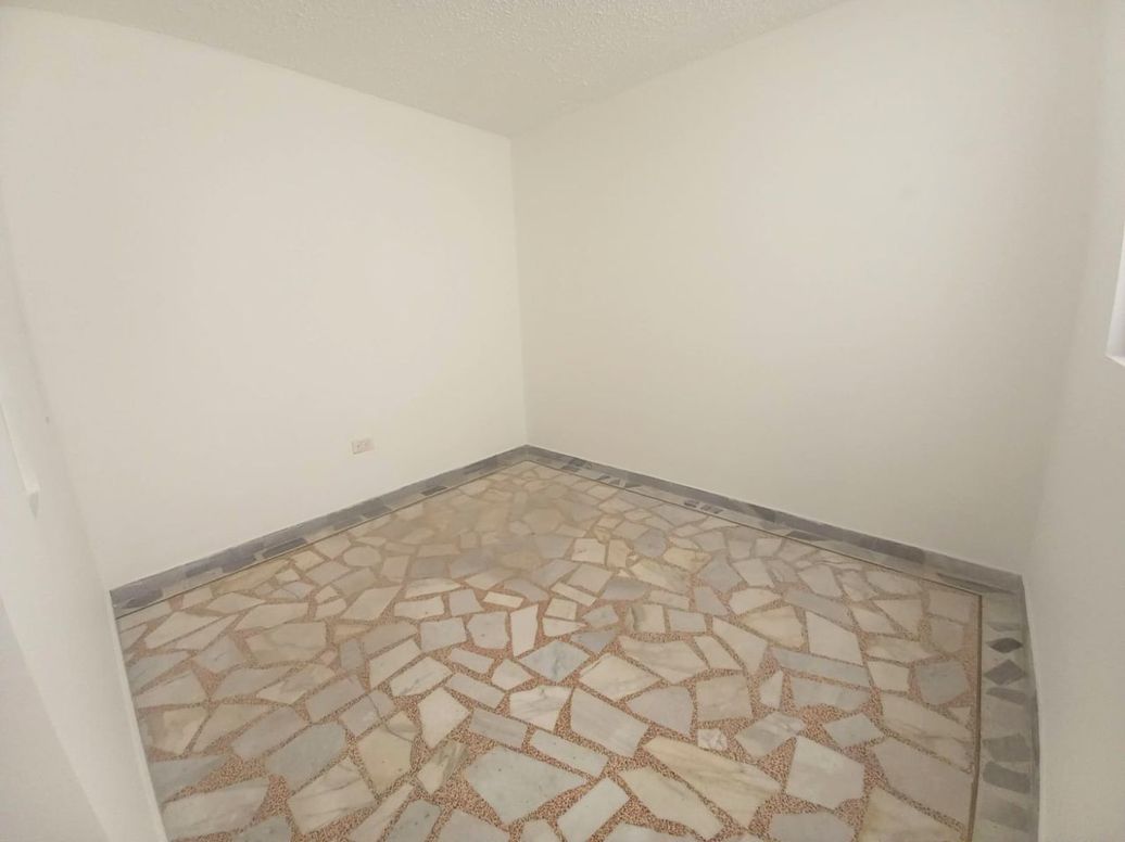 Casa de 10 alcobas en arriendo en Normandía, Bogotá, 270 m² · foto 13 de 16