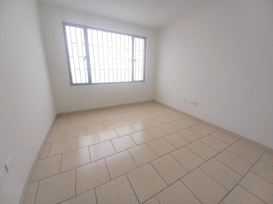 Casa de 10 alcobas en arriendo en Normandía, Bogotá, 270 m² · foto 6 de 16
