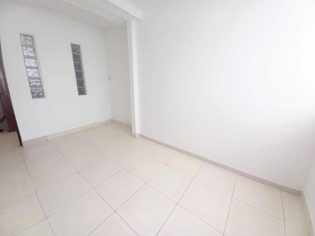 Casa de 10 alcobas en arriendo en Normandía, Bogotá, 270 m² · foto 8 de 16