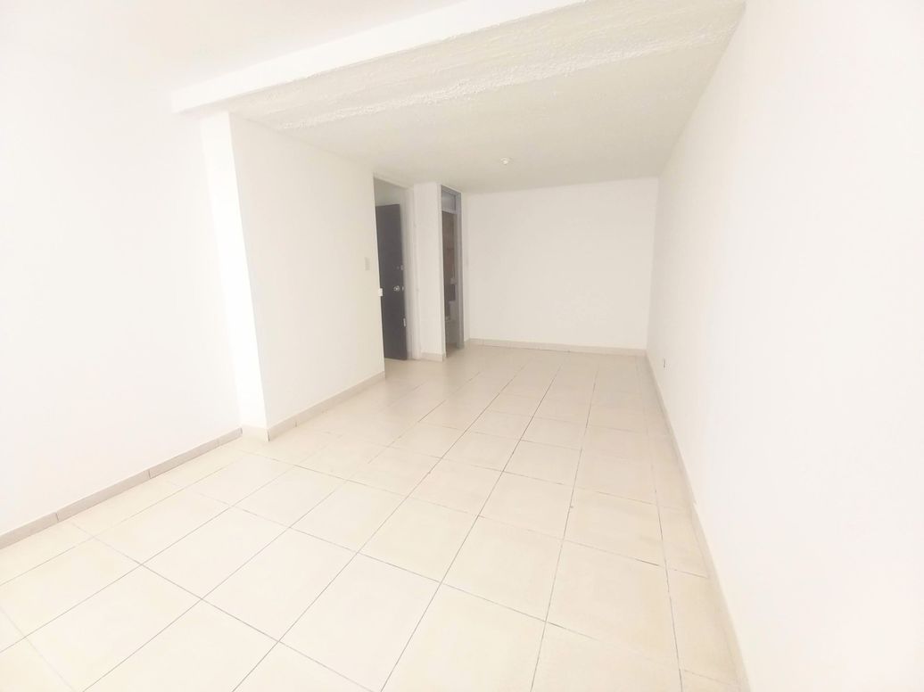 Casa de 10 alcobas en arriendo en Normandía, Bogotá, 270 m² · foto 12 de 16