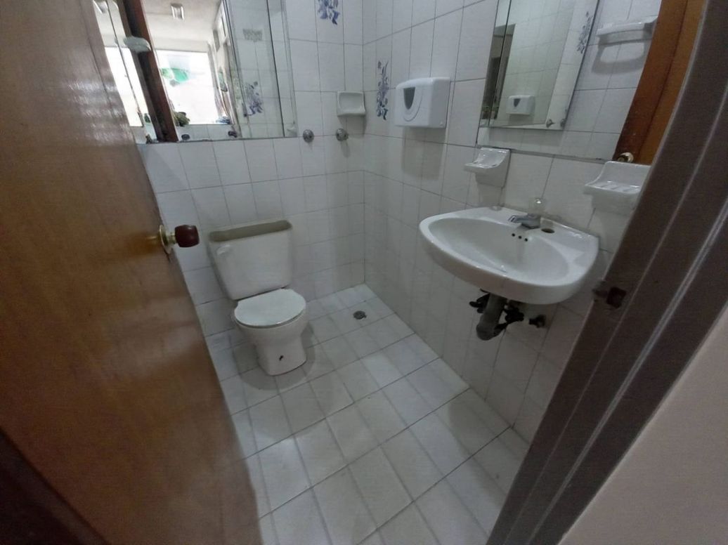 Casa de 10 alcobas en arriendo en Normandía, Bogotá, 270 m² · foto 4 de 16