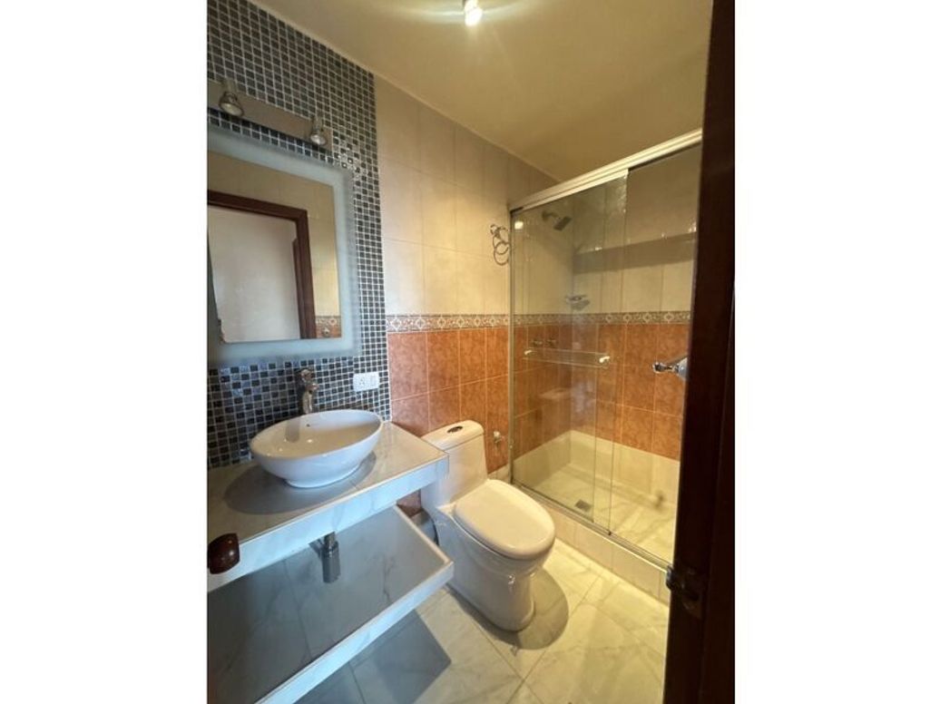 Apartamento de 6 alcobas en venta en Country Club, Bogotá, 280 m² · foto 17 de 20