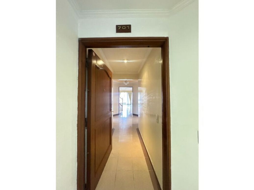 Apartamento de 6 alcobas en venta en Country Club, Bogotá, 280 m² · foto 2 de 20