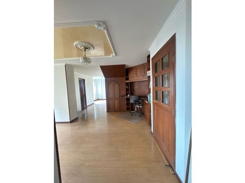Apartamento de 6 alcobas en venta en Country Club, Bogotá, 280 m² · foto 9 de 20