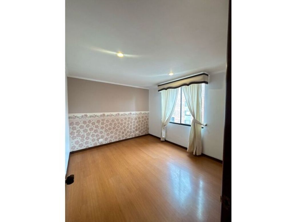 Apartamento de 6 alcobas en venta en Country Club, Bogotá, 280 m² · foto 12 de 20