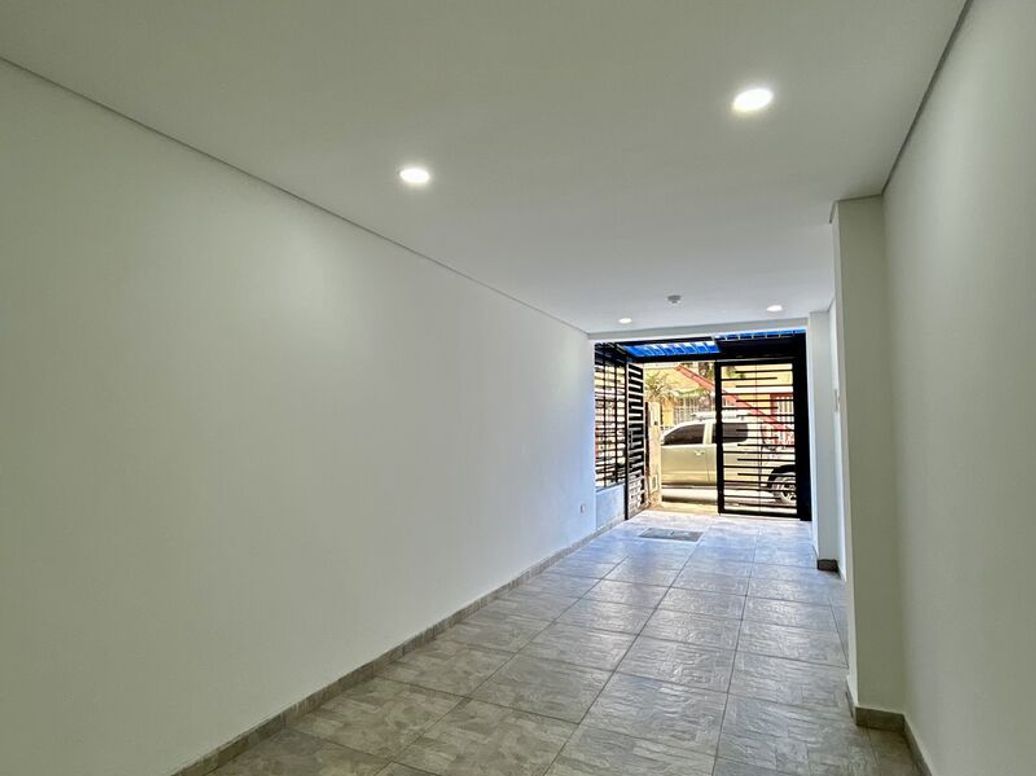 Casa de 7 alcobas en venta en Normandia Occidental, Bogotá, 60 m² · foto 3 de 20