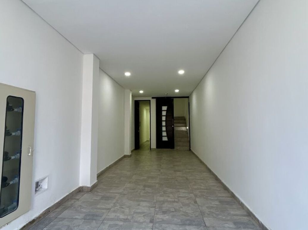 Casa de 7 alcobas en venta en Normandia Occidental, Bogotá, 60 m² · foto 2 de 20
