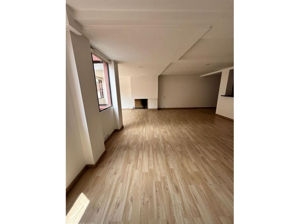 Apartamento de 2 alcobas en venta en Los Rosales, Bogotá, 110 m² · foto 2 de 15