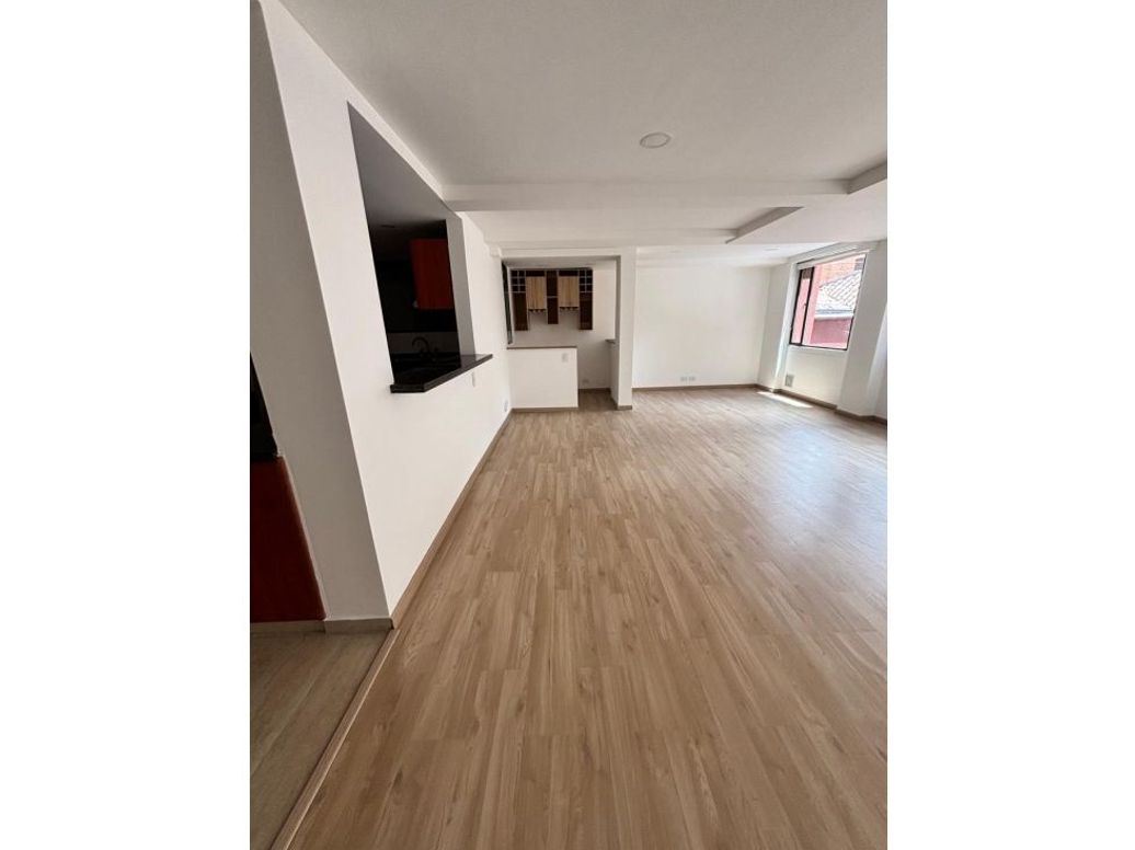 Apartamento de 2 alcobas en venta en Los Rosales, Bogotá, 110 m² · foto 4 de 15