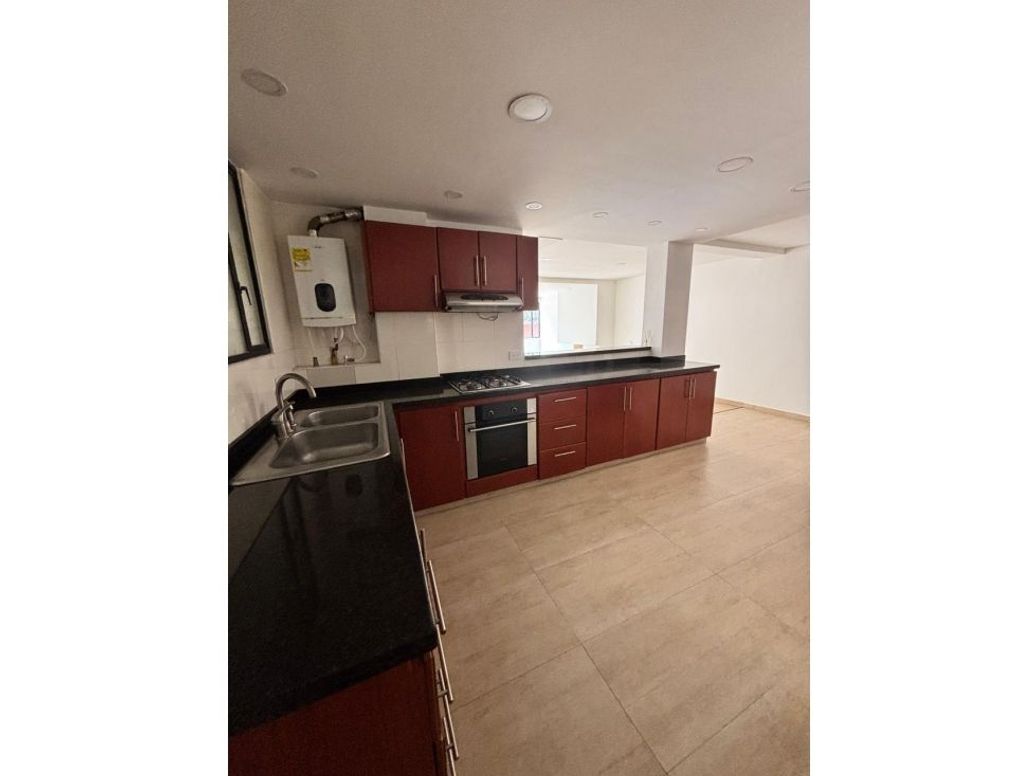 Apartamento de 2 alcobas en venta en Los Rosales, Bogotá, 110 m² · foto 9 de 15