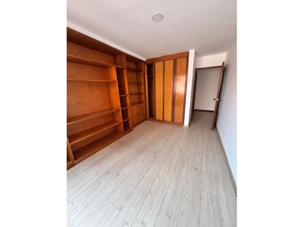 Apartamento de 2 alcobas en venta en Los Rosales, Bogotá, 110 m² · foto 14 de 15