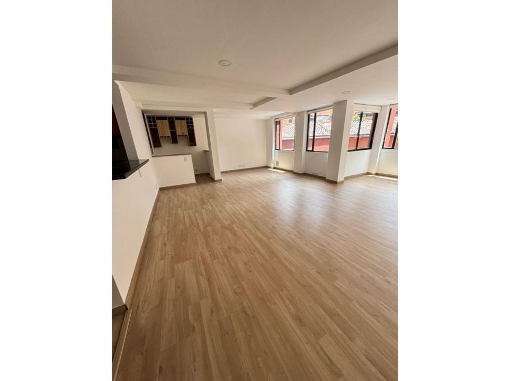 Apartamento de 2 alcobas en venta en Los Rosales, Bogotá, 110 m² · foto 3 de 15