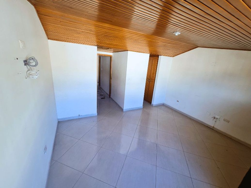 Casa de 5 alcobas en venta en Jardines Del Norte, Bogotá, 150 m² · foto 18 de 20