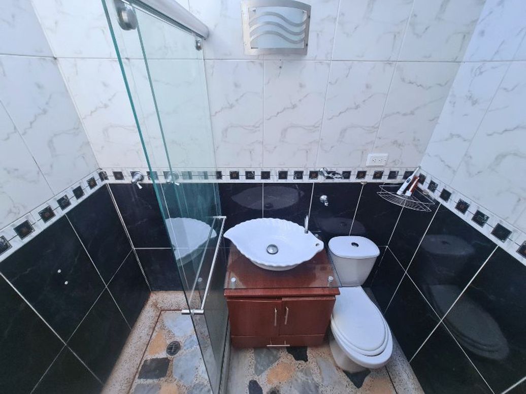 Casa de 5 alcobas en venta en Jardines Del Norte, Bogotá, 150 m² · foto 20 de 20