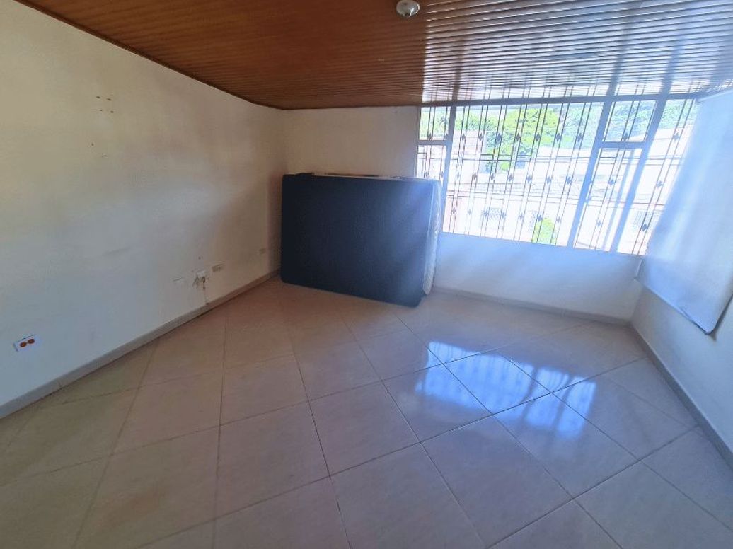 Casa de 5 alcobas en venta en Jardines Del Norte, Bogotá, 150 m² · foto 17 de 20
