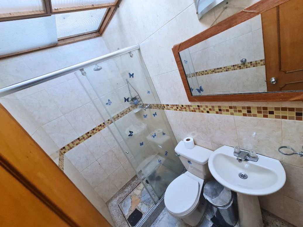 Casa de 5 alcobas en venta en Jardines Del Norte, Bogotá, 150 m² · foto 16 de 20