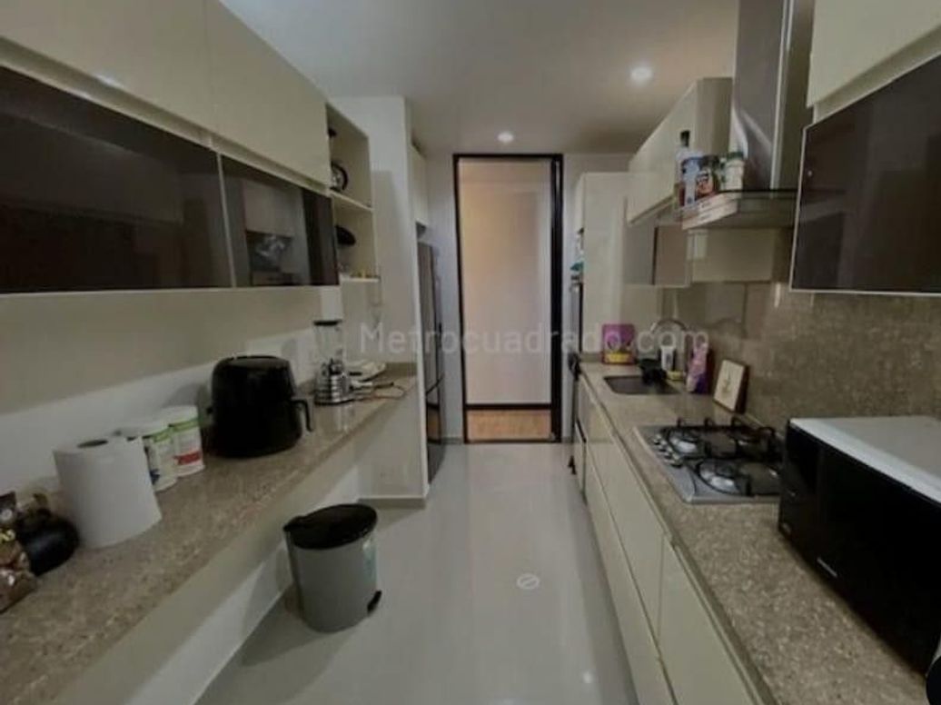 Apartamento de 3 alcobas en venta en Los Cedritos, Bogotá, 111 m² · foto 5 de 12