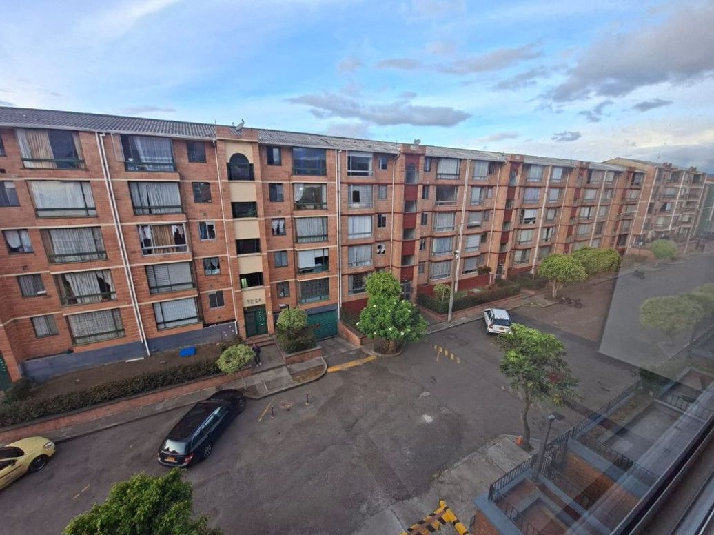 Apartamento de 3 alcobas en venta en Florida Blanca Norte, Bogotá, 57 m² · foto 2 de 17