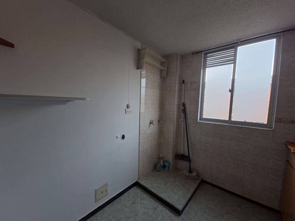 Apartamento de 3 alcobas en venta en Florida Blanca Norte, Bogotá, 57 m² · foto 5 de 17