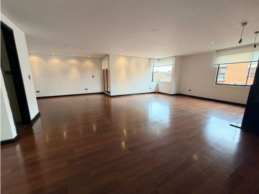 Apartamento de 3 alcobas en venta en Molinos Norte, Bogotá, 206 m² · foto 2 de 15
