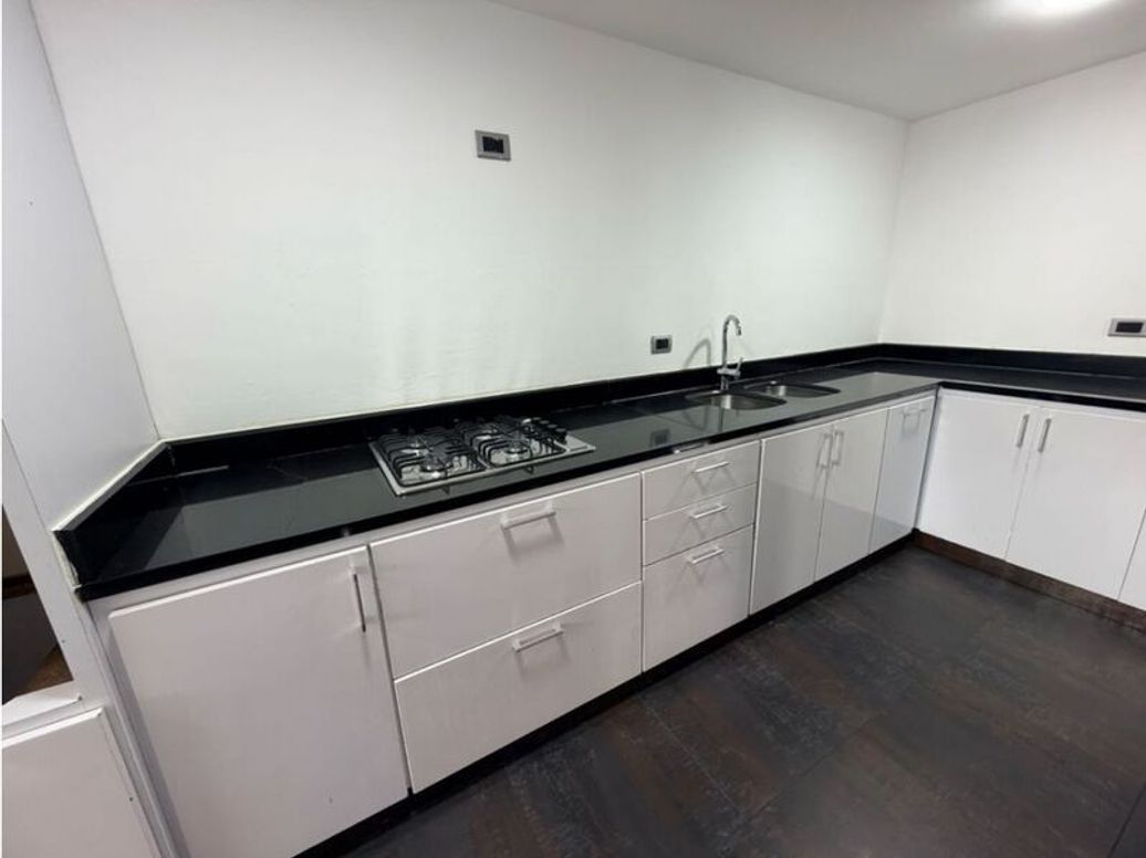 Apartamento de 3 alcobas en venta en Molinos Norte, Bogotá, 206 m² · foto 14 de 15