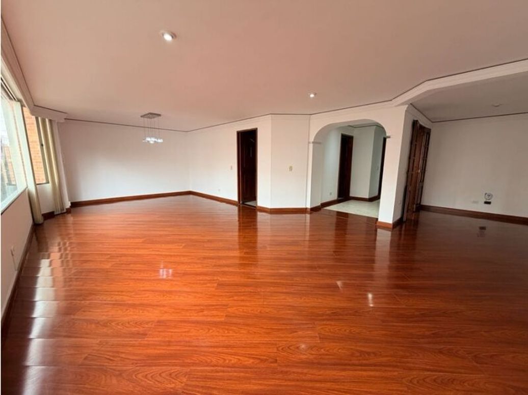 Apartamento de 3 alcobas en venta en Chico Norte Et. Iii, Bogotá, 191 m² · foto 3 de 20