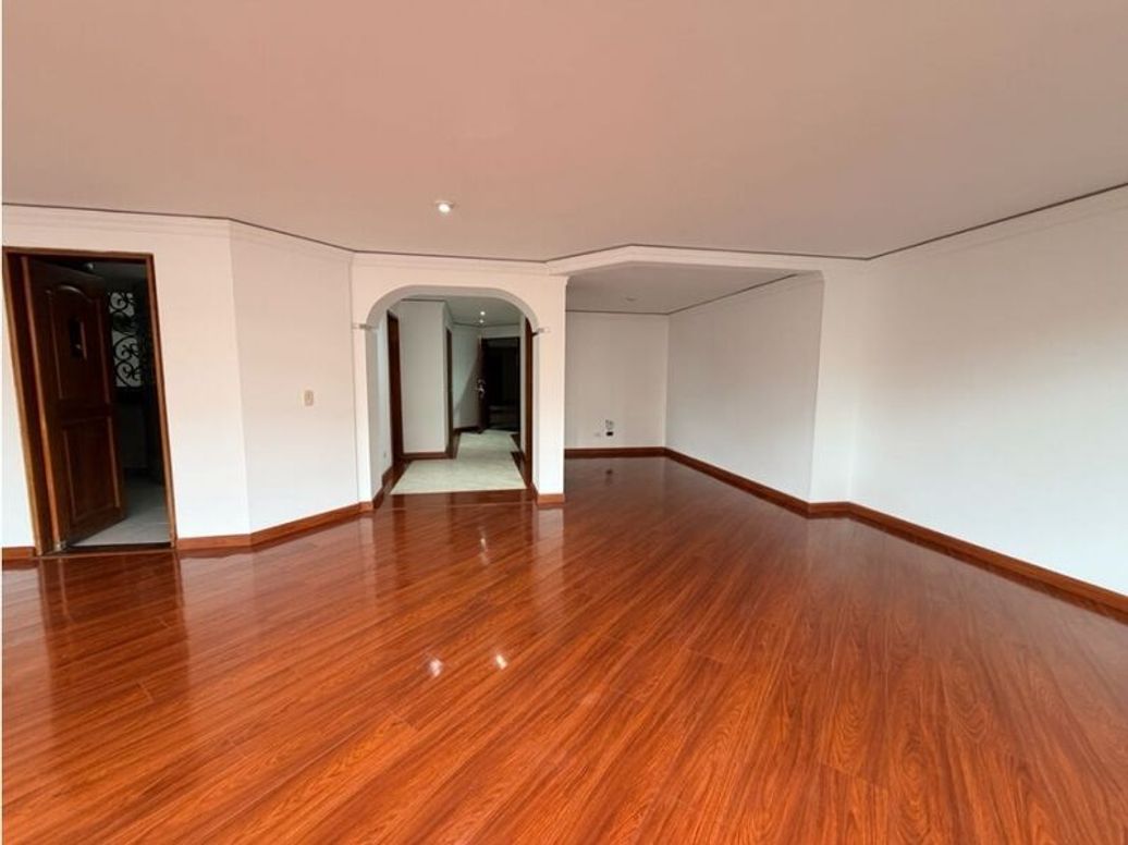Apartamento de 3 alcobas en venta en Chico Norte Et. Iii, Bogotá, 191 m² · foto 4 de 20