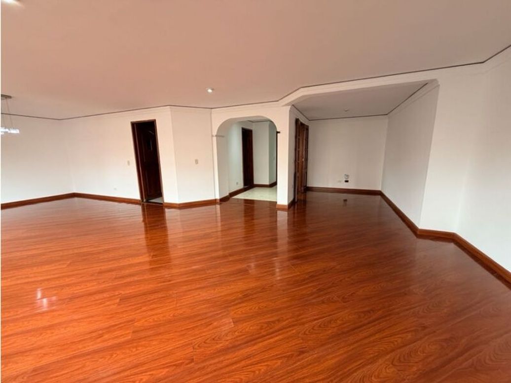 Apartamento de 3 alcobas en venta en Chico Norte Et. Iii, Bogotá, 191 m² · foto 2 de 20