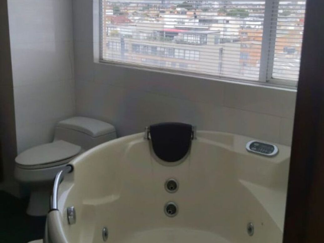 Apartamento de 3 alcobas en venta en Santa Barbara Central, Bogotá, 291 m² · foto 18 de 20