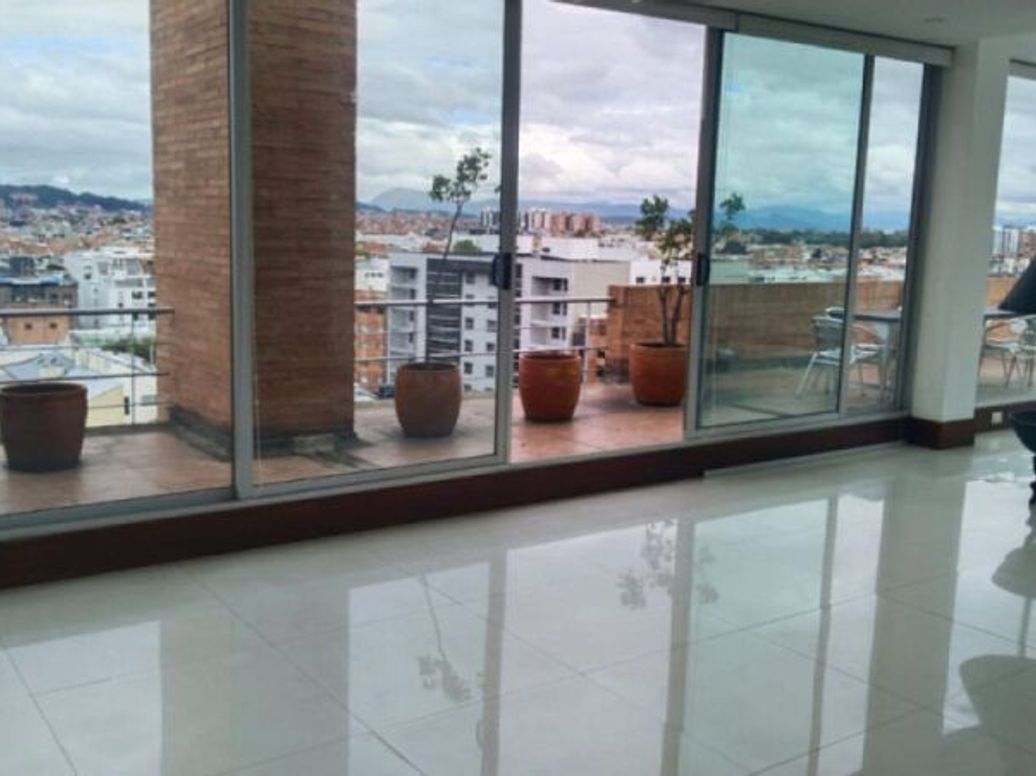 Apartamento de 3 alcobas en venta en Santa Barbara Central, Bogotá, 291 m² · foto 3 de 20