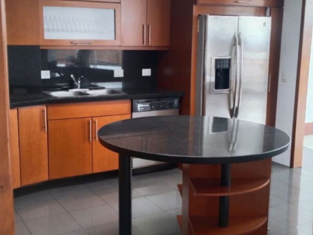 Apartamento de 3 alcobas en venta en Santa Barbara Central, Bogotá, 291 m² · foto 8 de 20