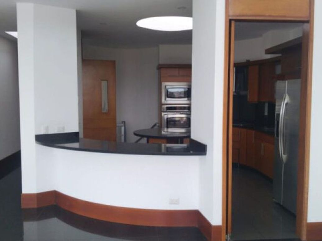 Apartamento de 3 alcobas en venta en Santa Barbara Central, Bogotá, 291 m² · foto 11 de 20