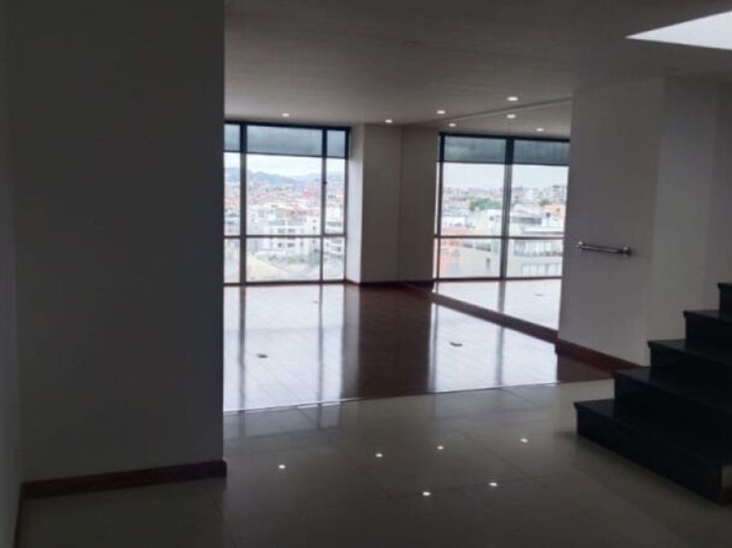 Apartamento de 3 alcobas en venta en Santa Barbara Central, Bogotá, 291 m² · foto 15 de 20