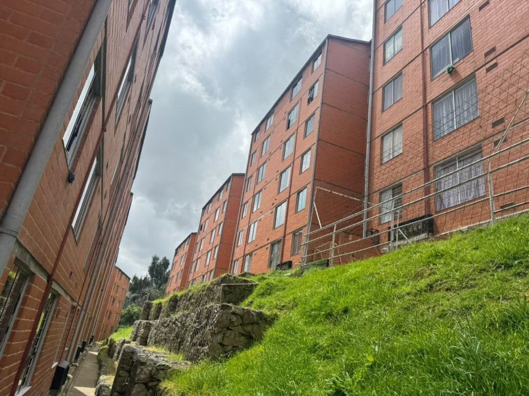 Apartamento de 2 alcobas en venta en El Oasis, Bogotá, 41 m² · foto 2 de 3