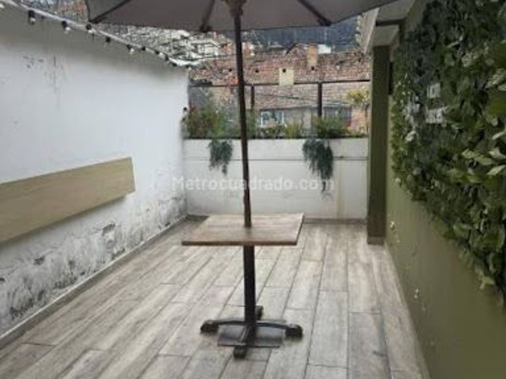 Casa de 6 alcobas en venta en Quinta Camacho, Bogotá, 258 m² · foto 8 de 8