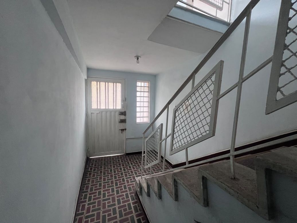 Casa de 6 alcobas en venta en Bellavista Occidental, Bogotá, 242 m² · foto 2 de 20