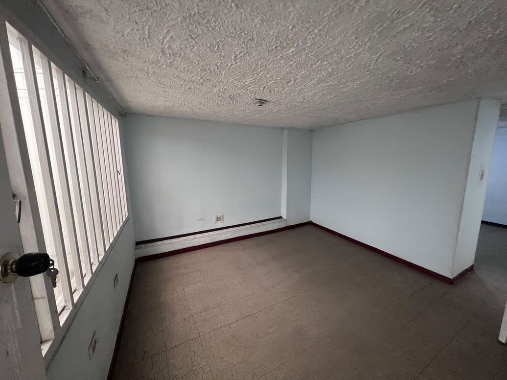 Casa de 6 alcobas en venta en Bellavista Occidental, Bogotá, 242 m² · foto 11 de 20