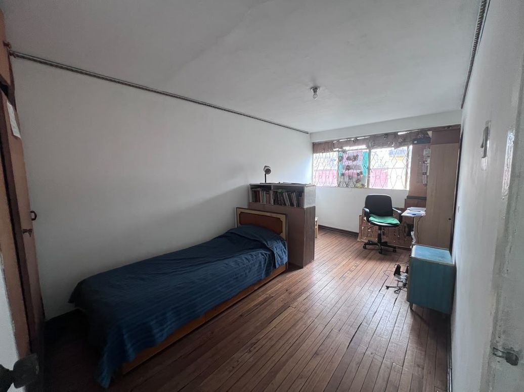 Casa de 6 alcobas en venta en Bellavista Occidental, Bogotá, 242 m² · foto 18 de 20