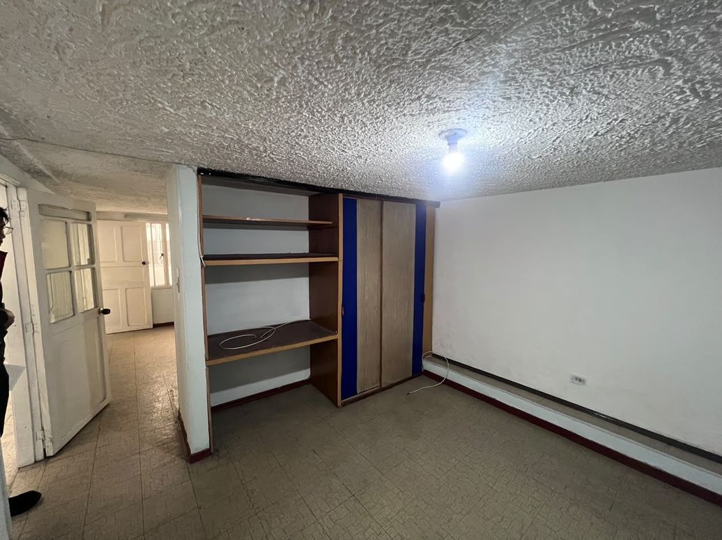 Casa de 6 alcobas en venta en Bellavista Occidental, Bogotá, 242 m² · foto 8 de 20