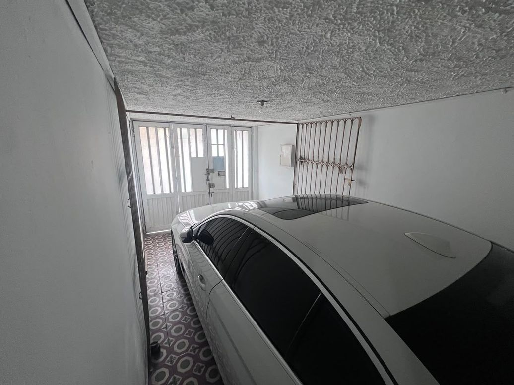 Casa de 6 alcobas en venta en Bellavista Occidental, Bogotá, 242 m² · foto 3 de 20