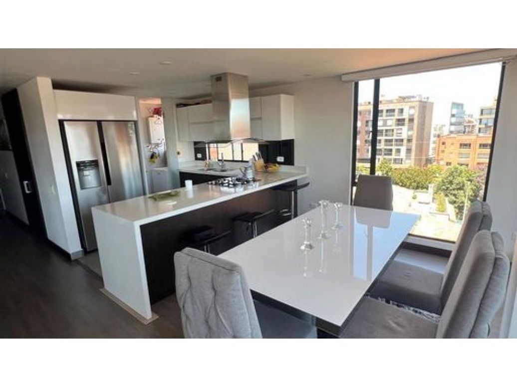 Apartamento de 3 alcobas en venta en Santa Barbara, Bogotá, 135 m² · foto 2 de 20
