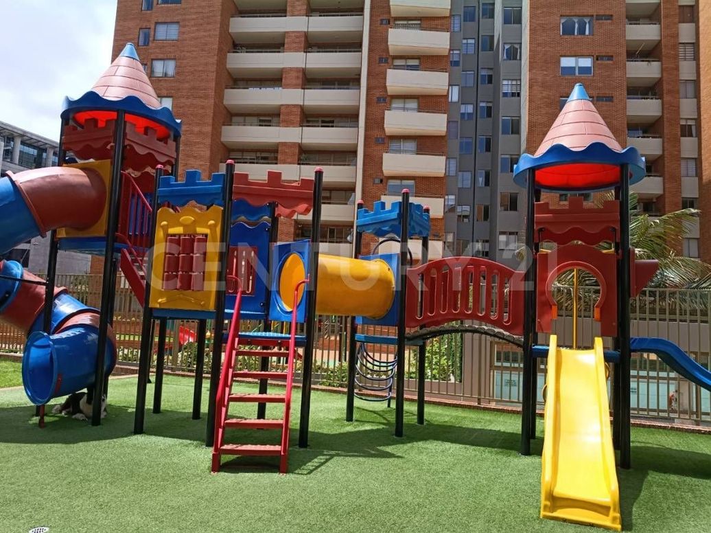 Apartamento de 5 alcobas en venta en Ciudad Salitre, Bogotá, 240 m² · foto 18 de 20
