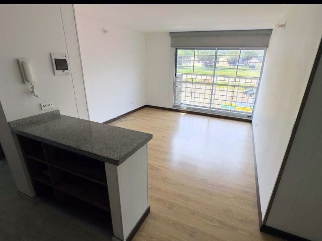 Apartamento de 3 alcobas en venta en El Dorado, Bogotá, 60 m² · foto 2 de 12