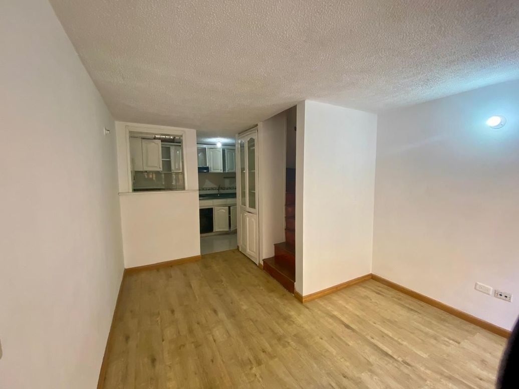 Casa en venta en Mirandela, Bogotá · foto 3 de 17