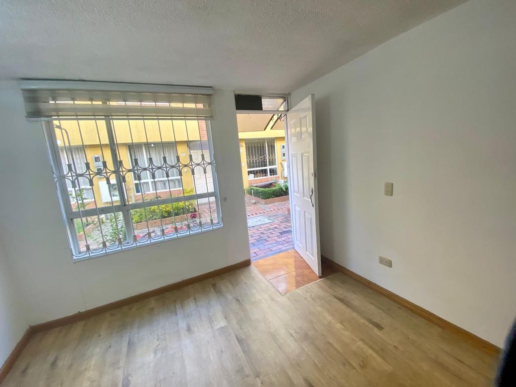 Casa en venta en Mirandela, Bogotá · foto 2 de 17