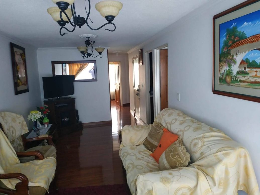 Casa de 6 alcobas en venta en Cjr. Cerezo Hacienda El Otoño, Bogotá, 300 m² · foto 10 de 10