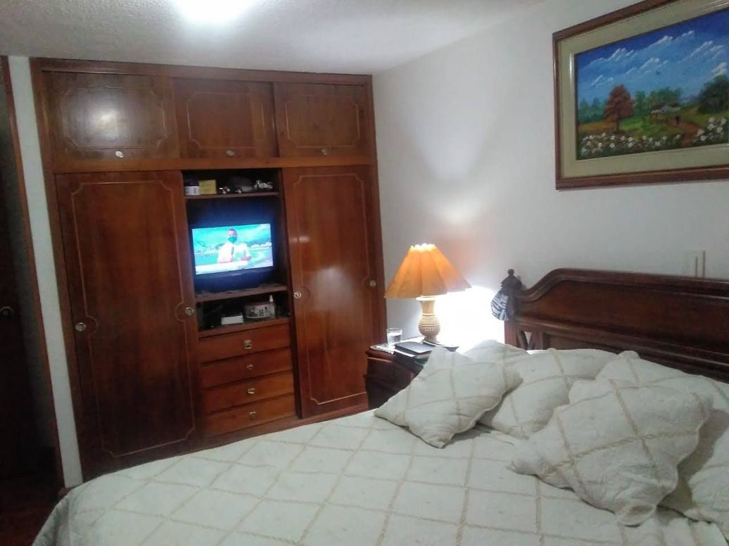 Casa de 6 alcobas en venta en Cjr. Cerezo Hacienda El Otoño, Bogotá, 300 m² · foto 2 de 10