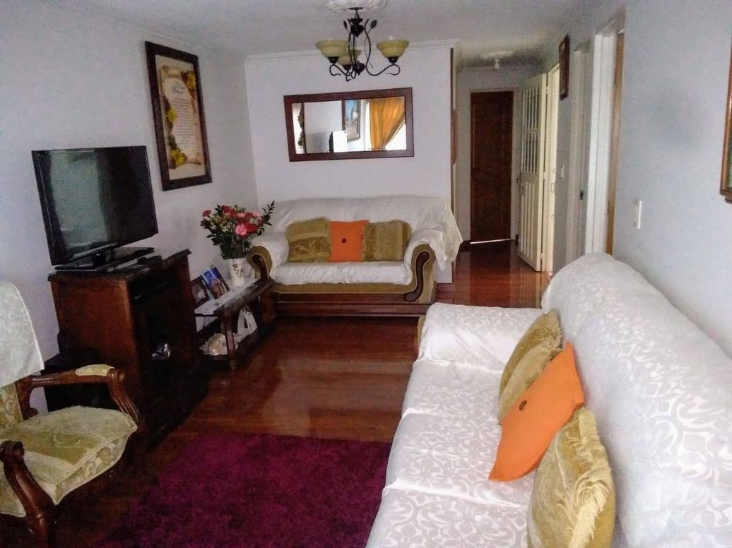 Casa de 6 alcobas en venta en Cjr. Cerezo Hacienda El Otoño, Bogotá, 300 m² · foto 7 de 10